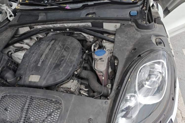 Used Porsche Macan 2017 Macan 2.0T Engine Bay Left
