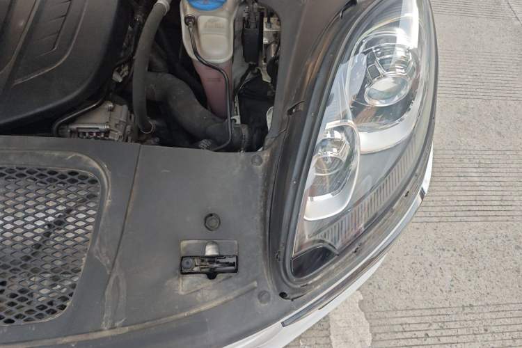 Used Porsche Macan 2017 Macan 2.0T Engine Bay Left