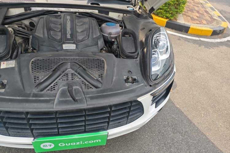 Used Porsche Macan 2017 Macan S 3.0T Engine Bay Left