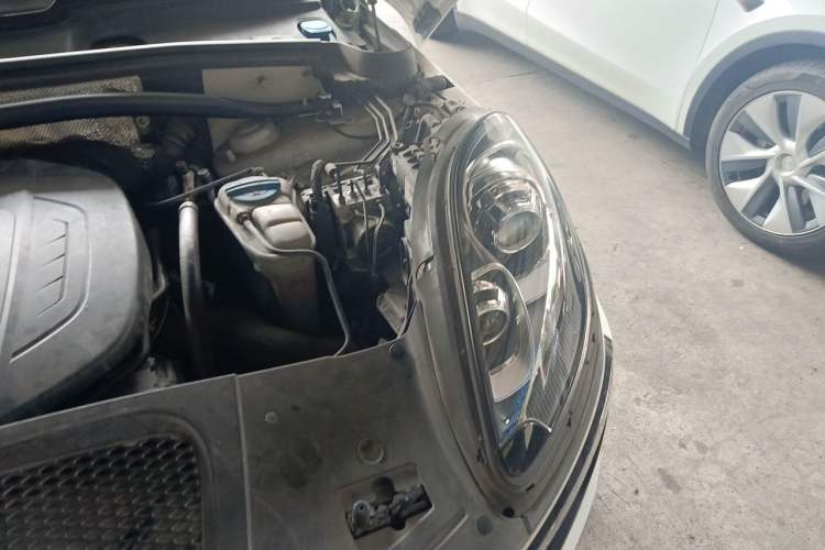 Used Porsche Macan 2017 Macan 2.0T Engine Bay Left
