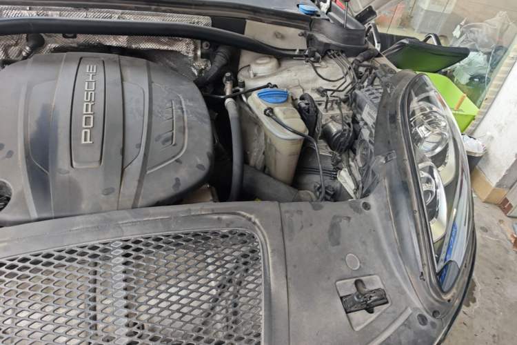 Used Porsche Macan 2017 Macan 2.0T Engine Bay Left
