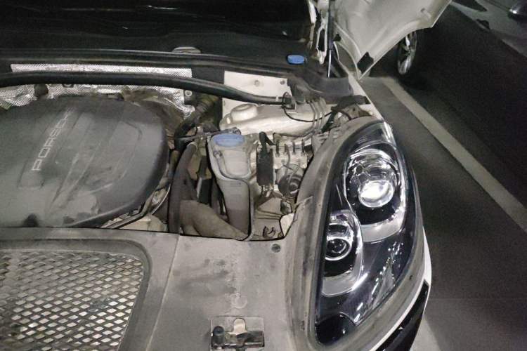 Used Porsche Macan 2017 Macan 2.0T Engine Bay Left
