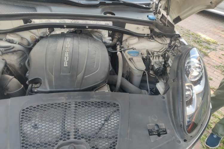 Used Porsche Macan 2017 Macan 2.0T Engine Bay Left