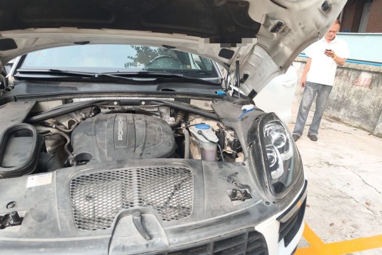 Used Porsche Macan 2017 Macan 2.0T Engine Bay Left