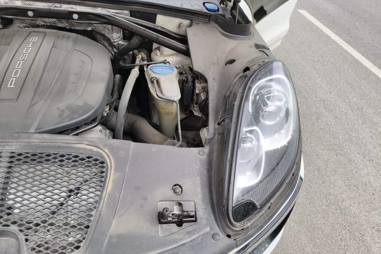 Used Porsche Macan 2017 Macan 2.0T Engine Bay Left