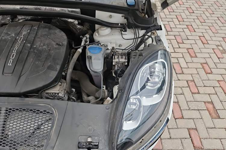 Used Porsche Macan 2017 Macan 2.0T Engine Bay Left