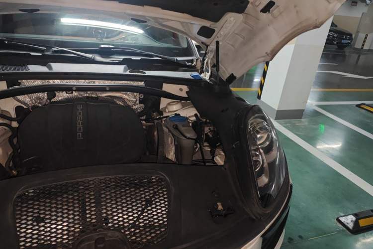Used Porsche Macan 2017 Macan 2.0T Engine Bay Left