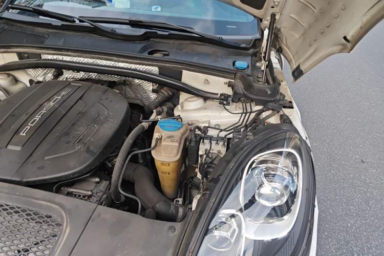 Used Porsche Macan 2017 Macan 2.0T Engine Bay Left