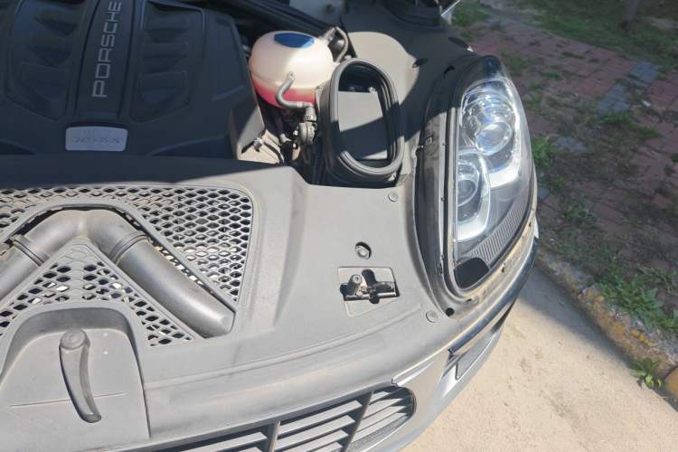 Used Porsche Macan 2017 Macan S 3.0T Engine Bay Left