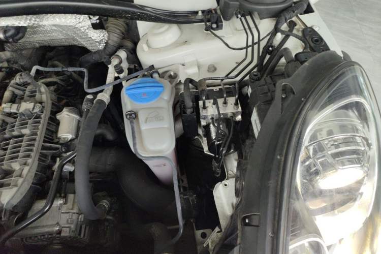 Used Porsche Macan 2017 Macan 2.0T Engine Bay Left