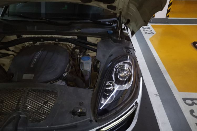 Used Porsche Macan 2017 Macan 2.0T Engine Bay Left