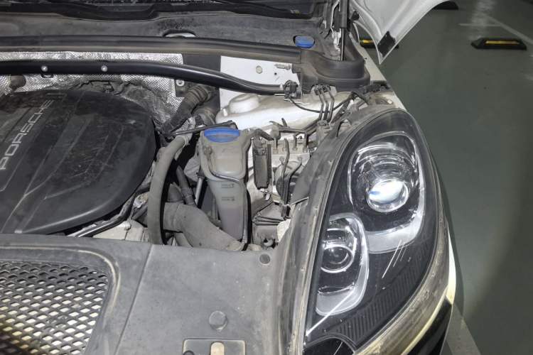 Used Porsche Macan 2017 Macan 2.0T Engine Bay Left