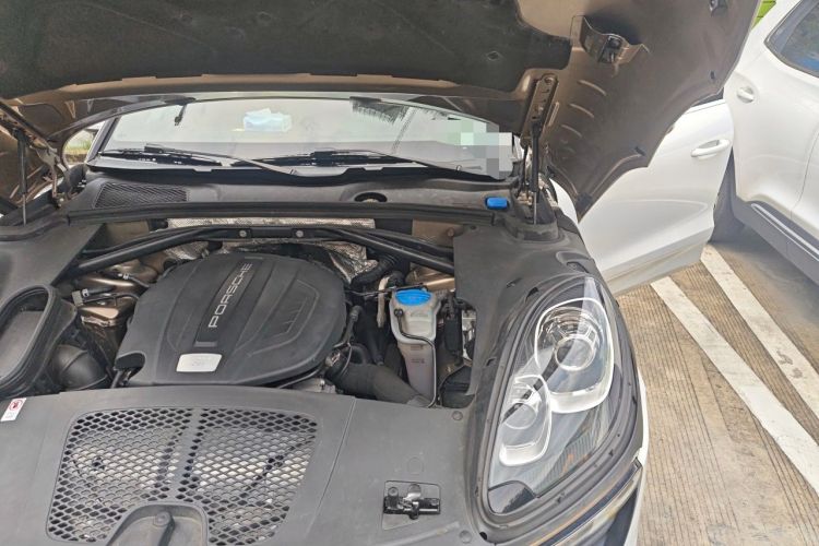 Used Porsche Macan 2017 Macan 2.0T Engine Bay Left