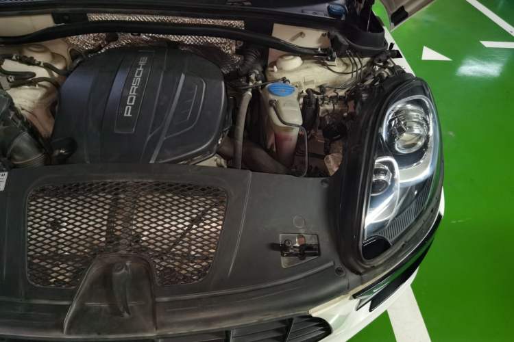 Used Porsche Macan 2017 Macan 2.0T Engine Bay Left