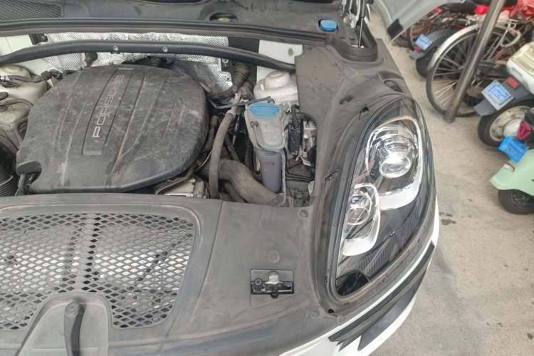 Used Porsche Macan 2017 Macan 2.0T Engine Bay Left