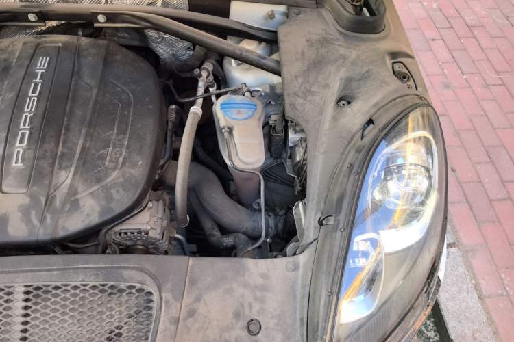 Used Porsche Macan 2017 Macan 2.0T Engine Bay Left