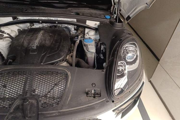 Used Porsche Macan 2017 Macan 2.0T Engine Bay Left