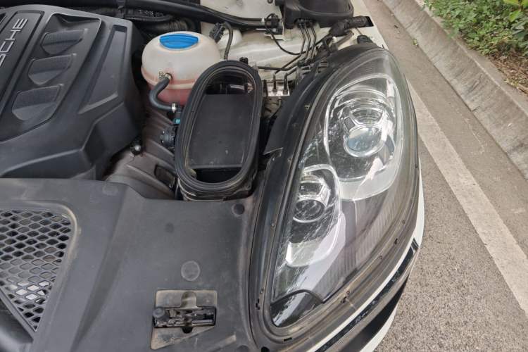 Used Porsche Macan 2017 Macan S 3.0T Engine Bay Left