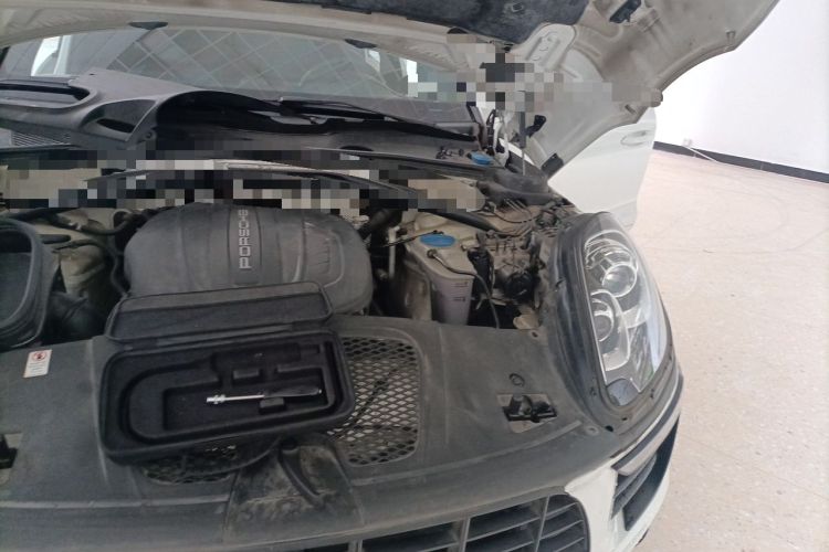 Used Porsche Macan 2017 Macan 2.0T Engine Bay Left