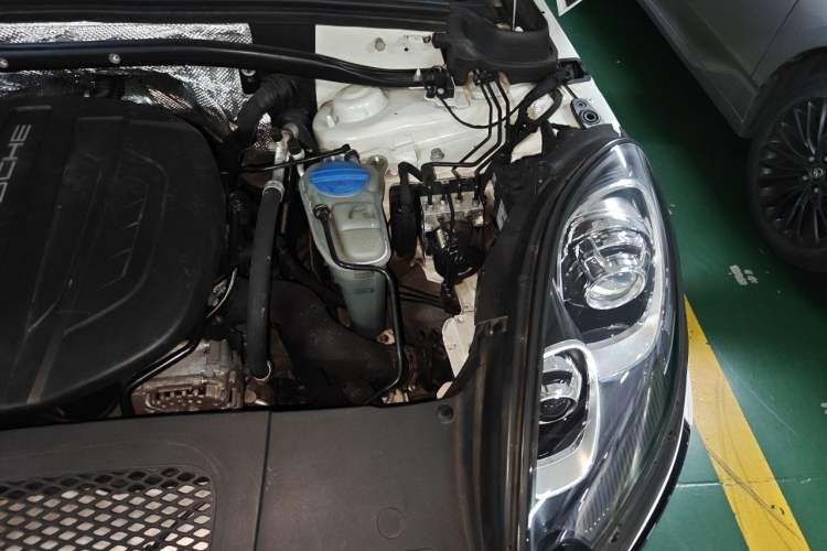 Used Porsche Macan 2017 Macan 2.0T Engine Bay Left