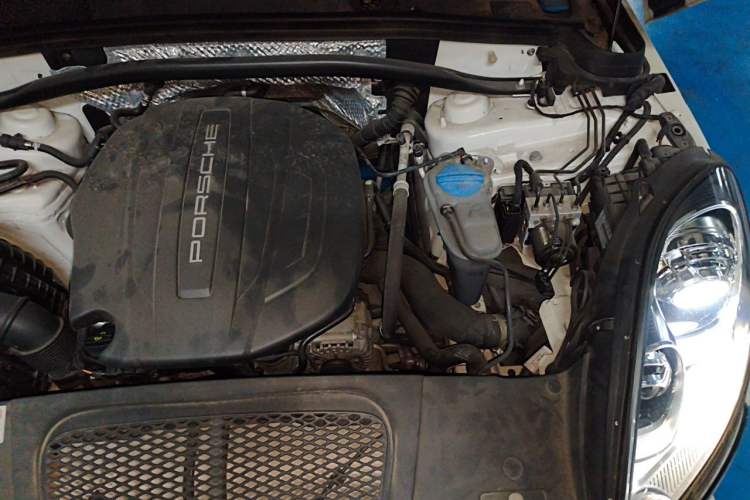 Used Porsche Macan 2017 Macan 2.0T Engine Bay Left