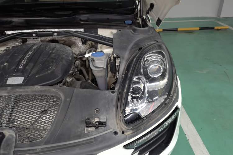 Used Porsche Macan 2017 Macan 2.0T Engine Bay Left