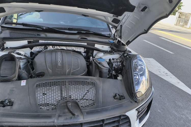 Used Porsche Macan 2017 Macan 2.0T Engine Bay Left