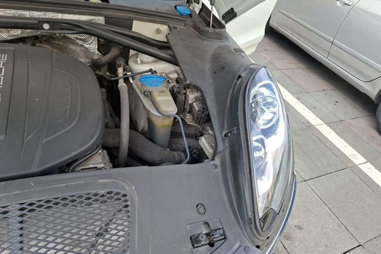 Used Porsche Macan 2017 Macan 2.0T Engine Bay Left