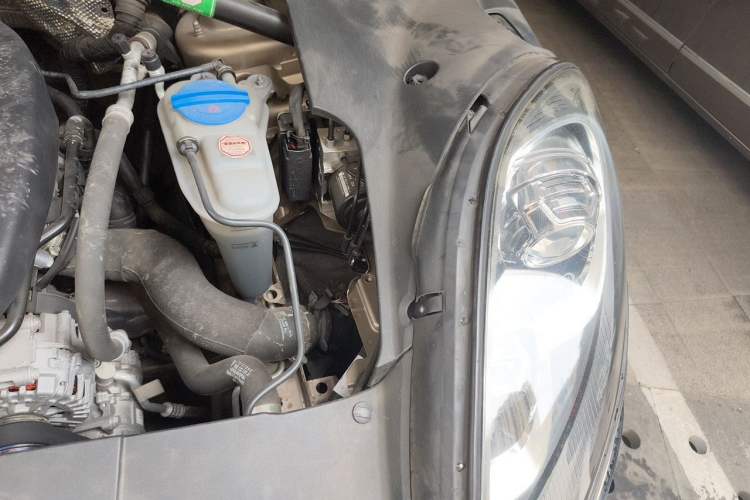 Used Porsche Macan 2017 Macan 2.0T Engine Bay Left