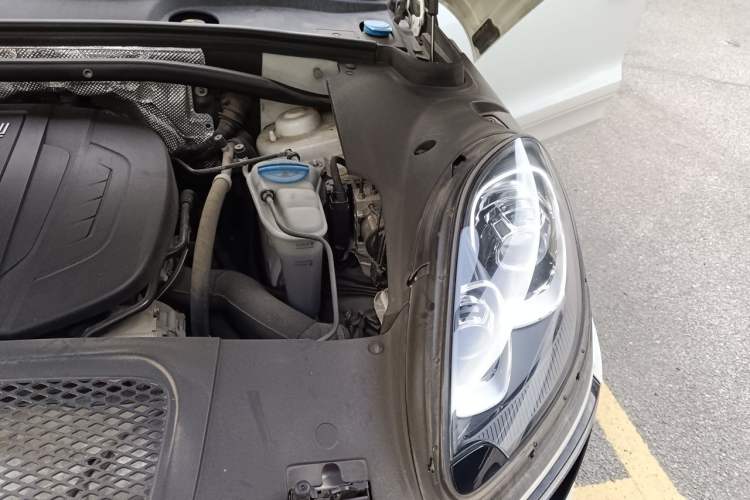 Used Porsche Macan 2017 Macan 2.0T Engine Bay Left