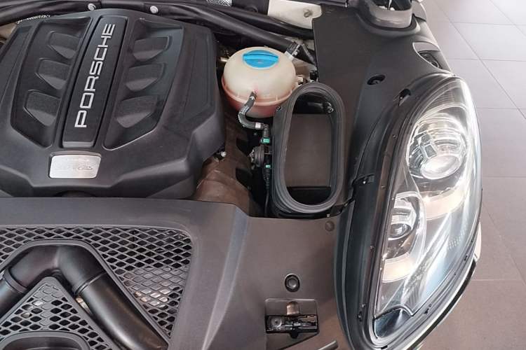 Used Porsche Macan 2017 Macan S 3.0T Engine Bay Left