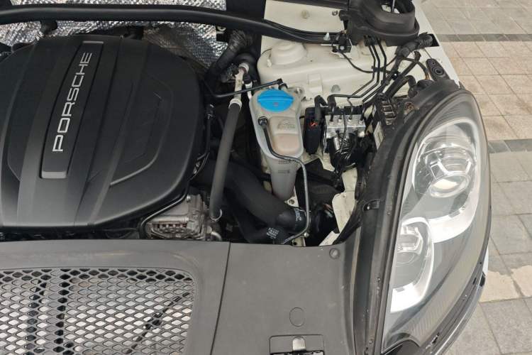 Used Porsche Macan 2017 Macan 2.0T Engine Bay Left