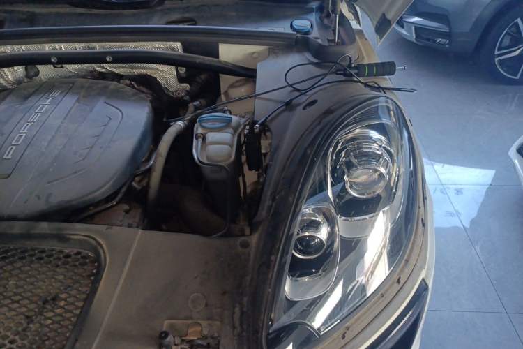 Used Porsche Macan 2017 Macan 2.0T Engine Bay Left