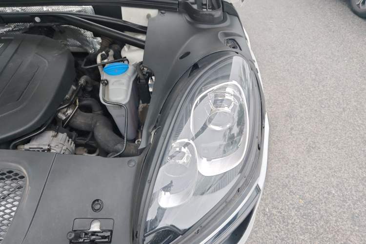 Used Porsche Macan 2017 Macan 2.0T Engine Bay Left