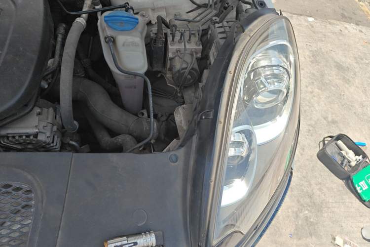 Used Porsche Macan 2017 Macan 2.0T Engine Bay Left