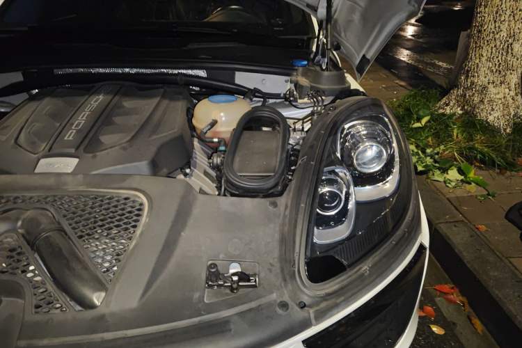 Used Porsche Macan 2017 Macan S 3.0T Engine Bay Left