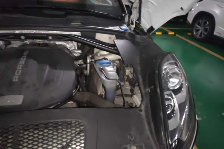 Used Porsche Macan 2017 Macan 2.0T Engine Bay Left