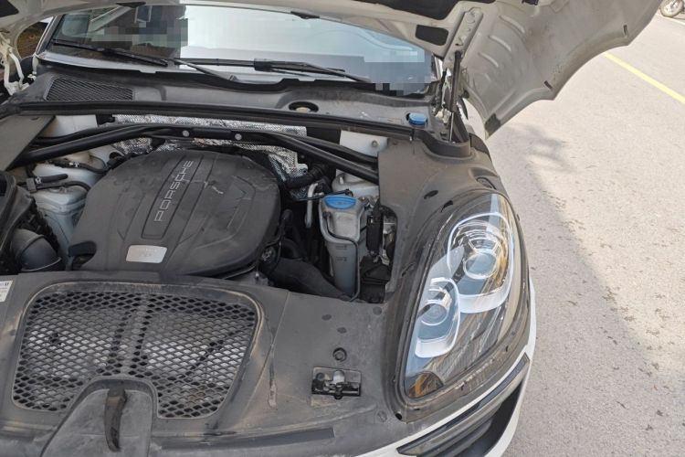Used Porsche Macan 2017 Macan 2.0T Engine Bay Left