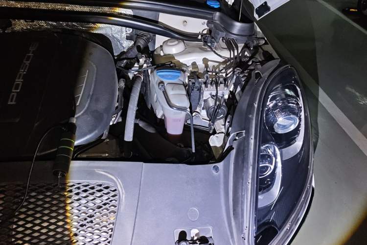 Used Porsche Macan 2017 Macan 2.0T Engine Bay Left