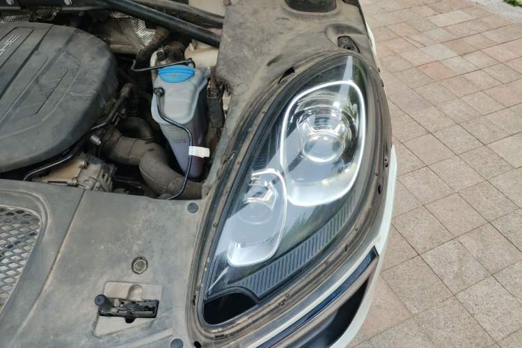 Used Porsche Macan 2017 Macan 2.0T Engine Bay Left