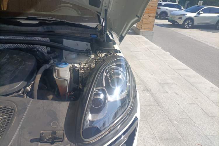Used Porsche Macan 2017 Macan 2.0T Engine Bay Left