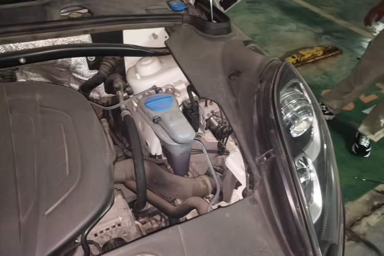 Used Porsche Macan 2017 Macan 2.0T Engine Bay Left