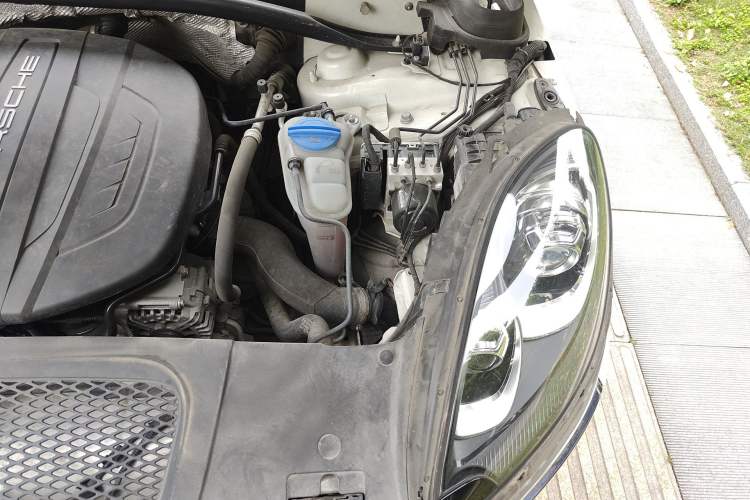 Used Porsche Macan 2017 Macan 2.0T Engine Bay Left