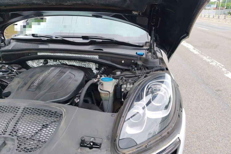 Used Porsche Macan 2017 Macan 2.0T Engine Bay Left