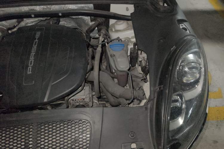 Used Porsche Macan 2017 Macan 2.0T Engine Bay Left