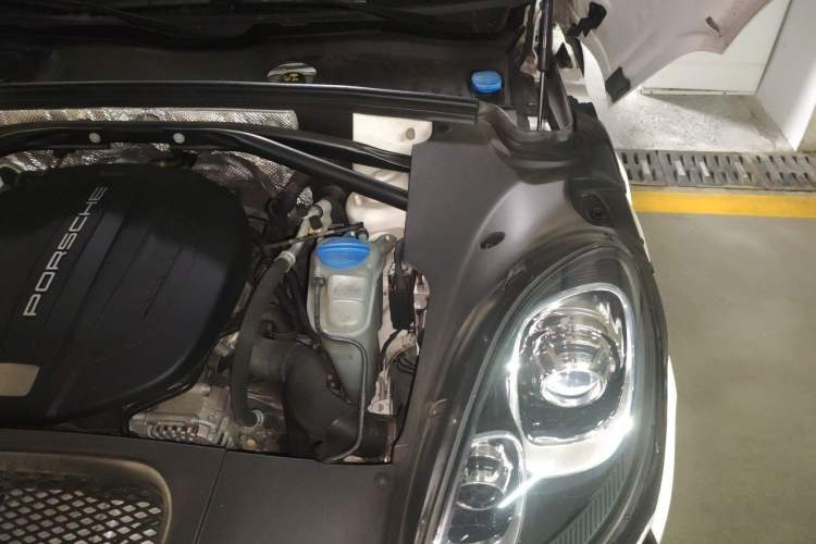 Used Porsche Macan 2017 Macan 2.0T Engine Bay Left