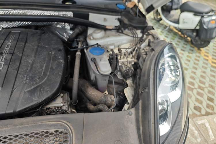 Used Porsche Macan 2017 Macan 2.0T Engine Bay Left