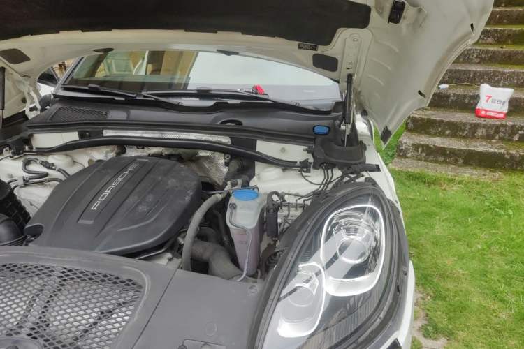 Used Porsche Macan 2017 Macan 2.0T Engine Bay Left