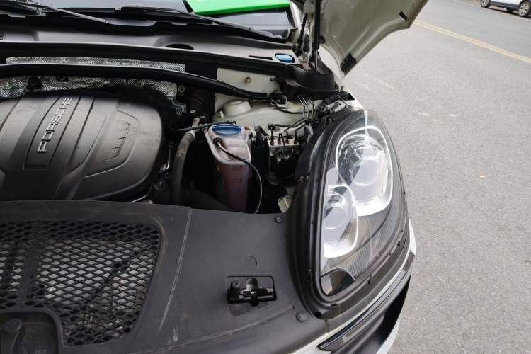 Used Porsche Macan 2017 Macan 2.0T Engine Bay Left