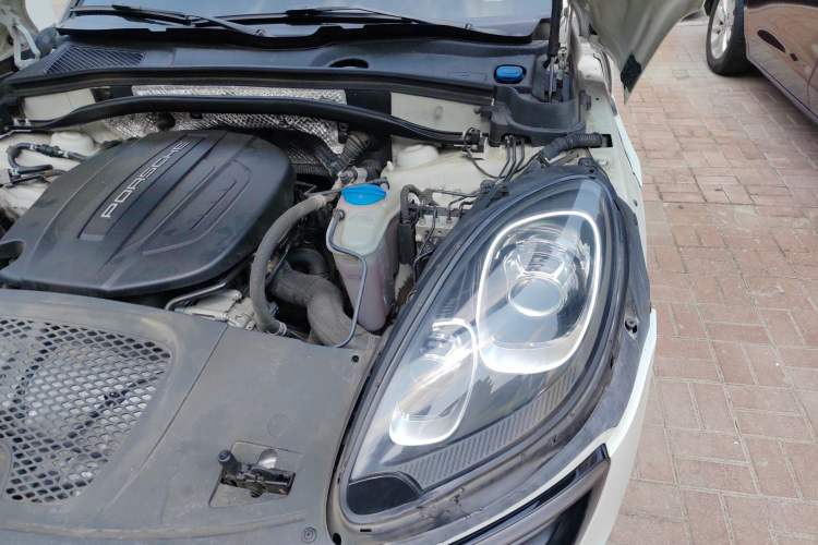 Used Porsche Macan 2017 Macan 2.0T Engine Bay Left